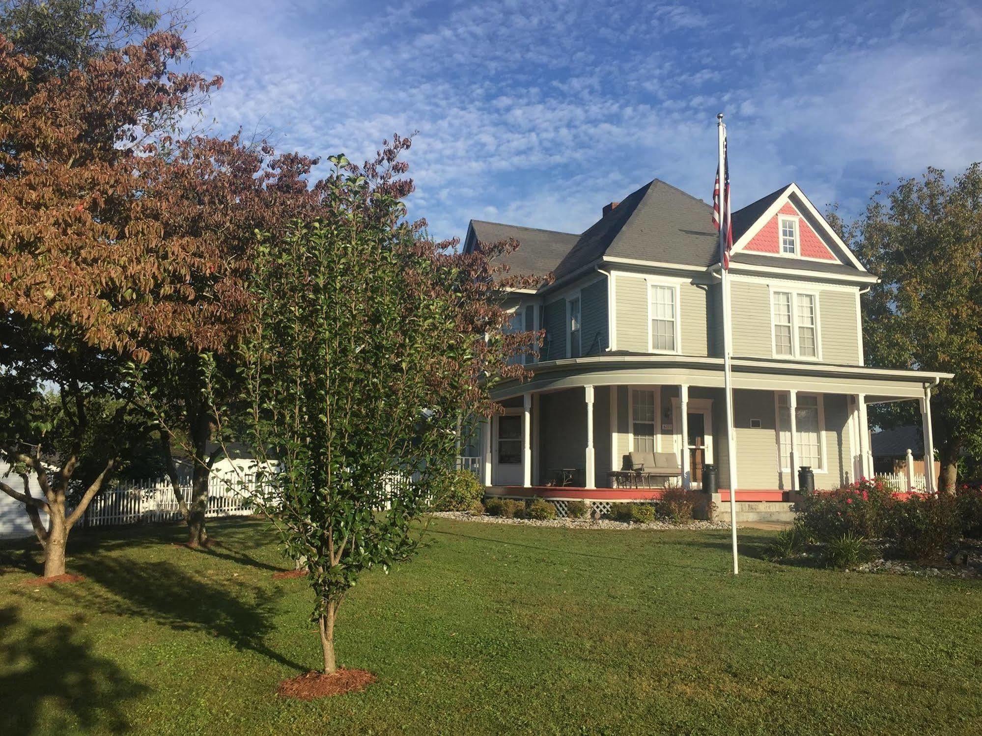 The Old Coe House Hotel Burkesville Exterior photo